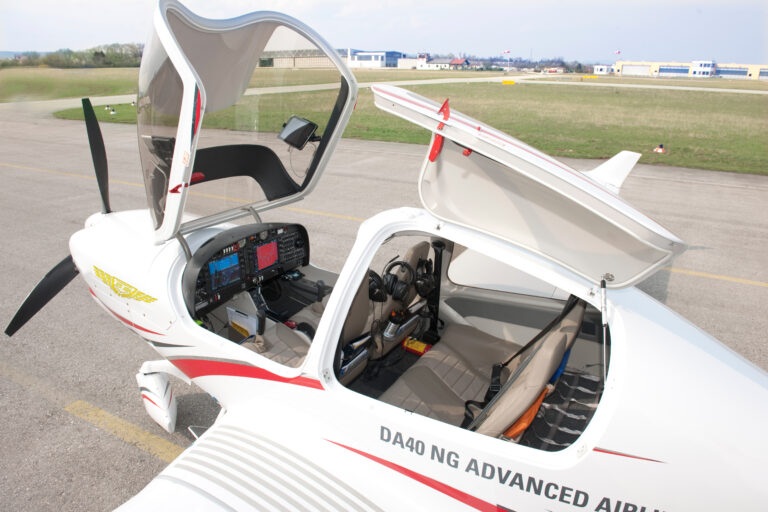 white red da40